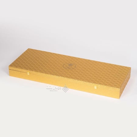 طقم هدية ملكي فاخر – بشت أسود وسيف ذهبي ومصحف موديل 2