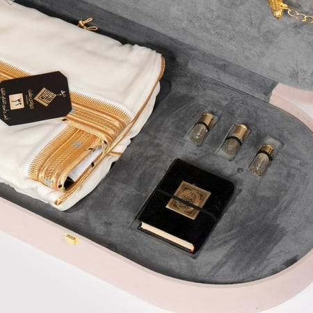 طقم سيف وبشت فاخر مع عود وعطور – هدية النخبة 1