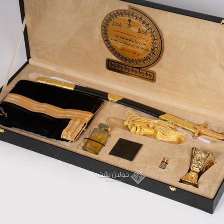 طقم هدية رجالية فاخرة – سيف ذهبي + بشت ملكي + مبخرة 2