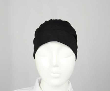 قبعة لون اسود