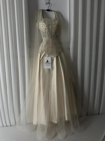 فستان عالية