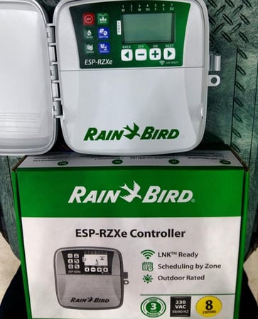 جهاز مؤقت الري ( تايمر زراعي ) رين بيرد Rain Bird هو جهاز أمريكي 8 خطوط للتحكم في الري. إنه مثالي للمنازل والشركات، ويوفر مجموعة متنوعة من الميزات التي تجعل من السهل جدولة وإدارة أنظمة الري الخاصة بك