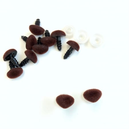 انف دمى بني مخمل