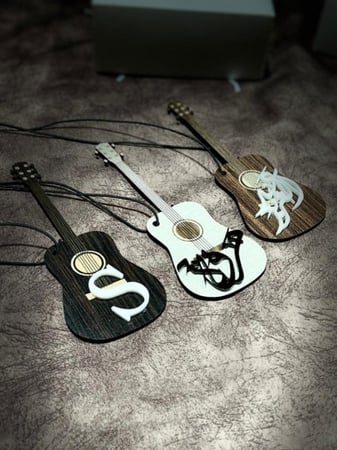 تعليقه القيتار