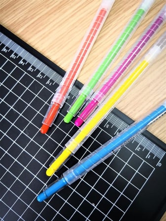 الوان شمعية لف 12 لون مع غطاء حمايه EDDICO