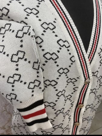 بلوزه ثقيله بنقش اسود