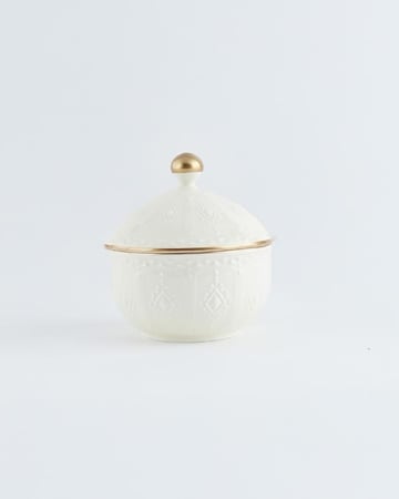 طقم قهوة وشاهي من السيراميك بلون أبيض