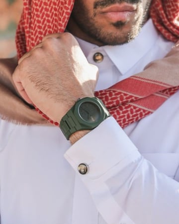ساعة رجاليه بسير من الكاربون بلون أخضر