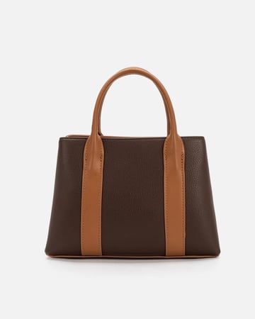 شنطة نسائية باللون البني