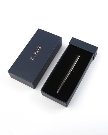 قلم رجالي أنيق بلون رمادي.