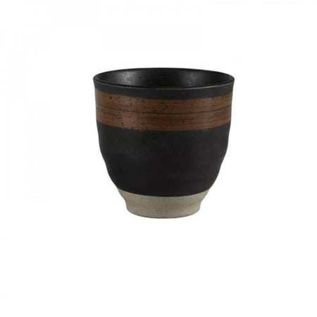 كوب فخار أسود بقاعدة رمادي ورسم برونزي علوي