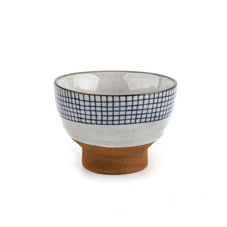 كوب فخار بقاعدة بنية برسم مخطط من الأعلى