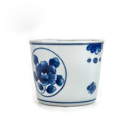 كوب فخاري برسمة زهور زرقاء إبداعية