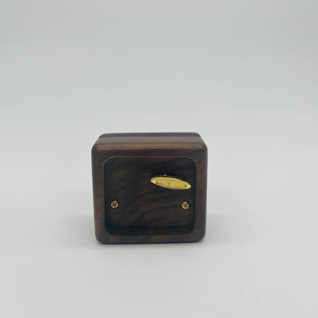 توزيعات صندوق موسيقى اليوم الوطني -(خشب الجوز) -غامق (12 حبة)