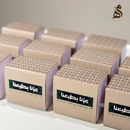 توزيعات صندوق موسيقى اليوم الوطني -(خشب الجوز) -غامق (12 حبة)