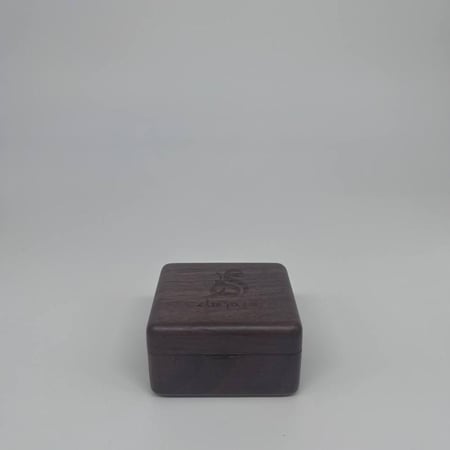 توزيعات صندوق موسيقى اليوم الوطني -(خشب الجوز) -غامق (12 حبة)