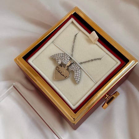 بوكس وردة دائمة وقلادة