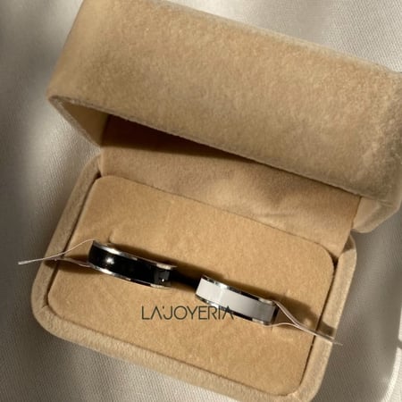 ثنائي ابيض واسود