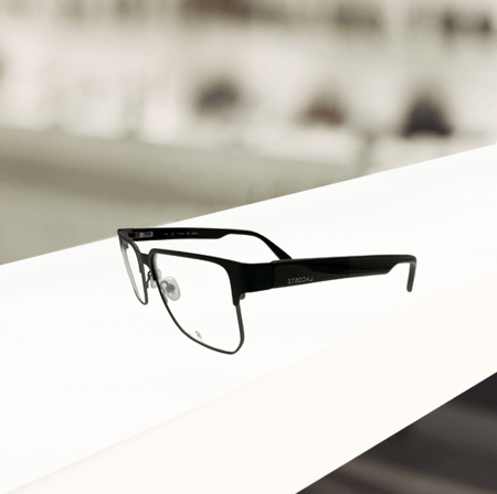 نظارة طبية لاكوست مستطيلة بإطار أسود