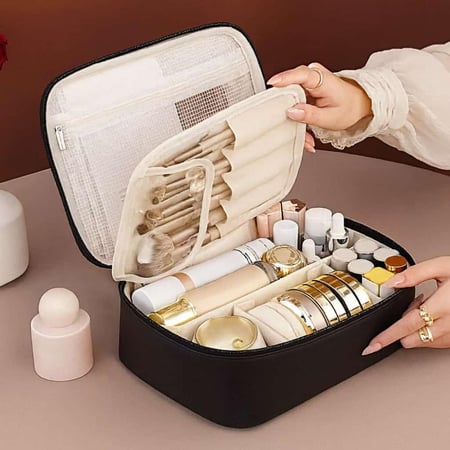شنط مكياج صغيرة مقسمة وعملية لتنيظم التسريحه ومفيدة للسفر