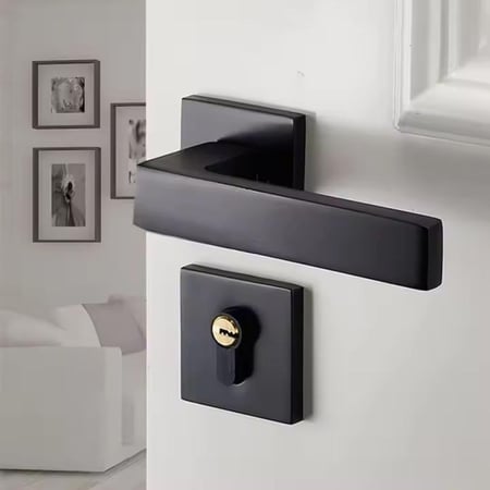 مسكة باب اسود