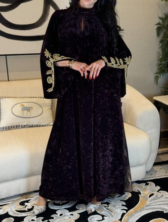 جلابية مخمل شك عالاكمام  بنفسجي داكن-متجر جلابيات فاشن للازياء الراقية