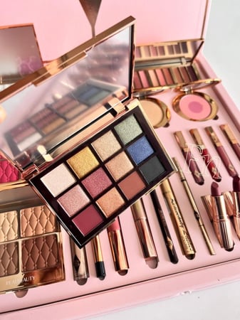 بوكس بدل شارولت الجديد ريل بيوتي باللون الوردي