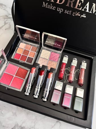 بوكس مكياج بديل ديور  مني اسود