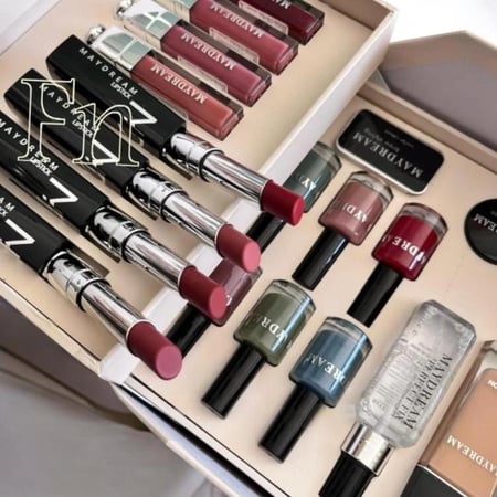 بوكس مكياج بديل ديور بيج