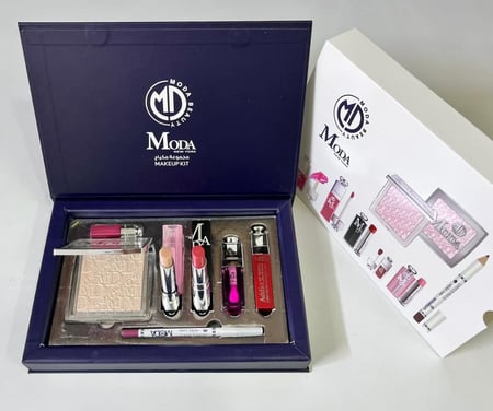 بوكس مكياج جديد 7 قطع – لمسة فخامة وأناقة في كل إطلالة