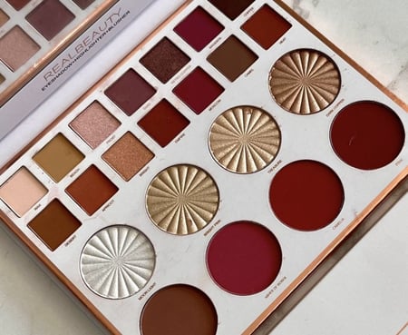 باليت ظل عيون وإضاءة بلاشر خدود من ريل بيوتي