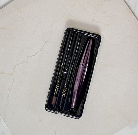 مسكره واقلام حواجب