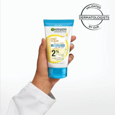 غارنية غسول مقشر يومي للبشرة المعرضة للحبوب بفيتامين سي - 150مل