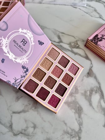 باليت  مكياج٤ طبقات من ريل بيوتي