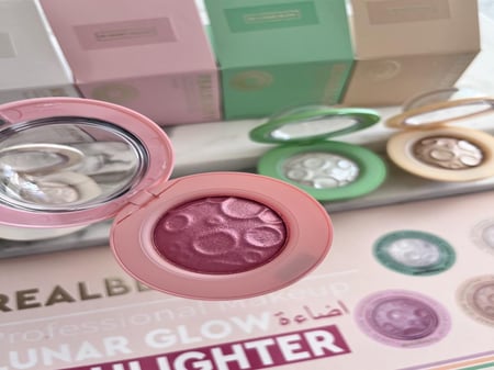 اضاءه هيلايتر من ريل بيوتي