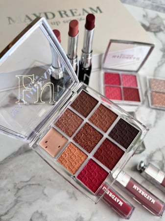 بوكس مكياج بديل ديور  مني بيج