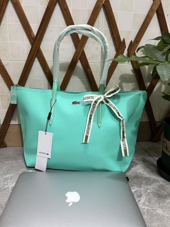 شنطه لاكوست Lactose  مقاس مديم