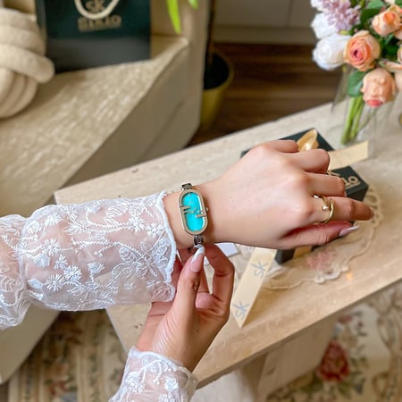 الساعة الاستيل النسائية ذات التفاصيل المميزة لإطلالة ملفتة  باللون الفضي ميناء تيفاني