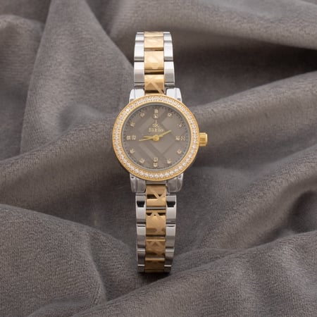 ساعة نسائية باللونين الفضي والذهبي