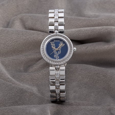 ساعة نسائية باللون الفضي