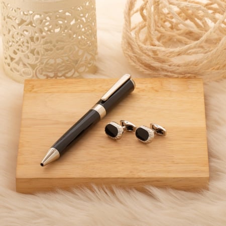 قلم وكبك بتصميم كلاسيك ورسمي باللون الفضي والاسود