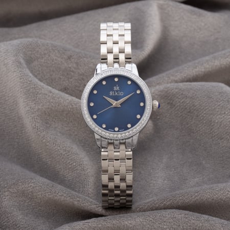 ساعة نسائية باللون الفضي ميناء كحلي