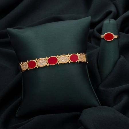 طقم اسوارة وخاتم باللون الذهبي