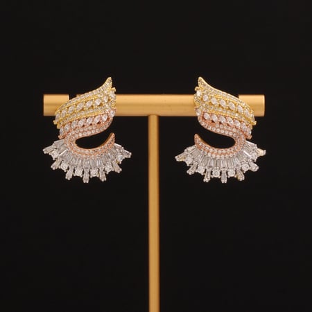 حلق  زركون تصميم انيق