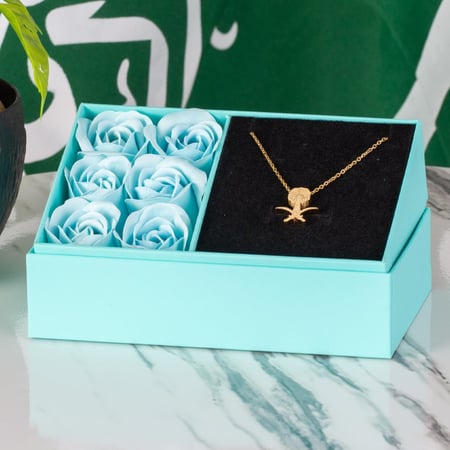 سلسال بشعار السيفين و النخلة باللون الذهبي