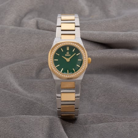 ساعة نسائية باللونين الفضي والذهبي