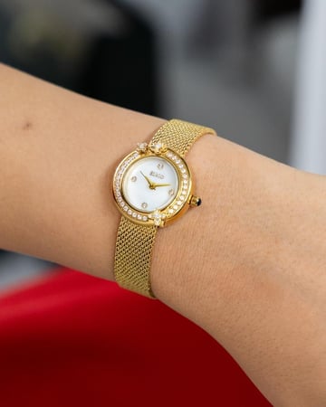 ساعة عصرية فن هندسي راقي