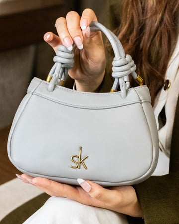 شنطة لون رصاصي حجم صغير