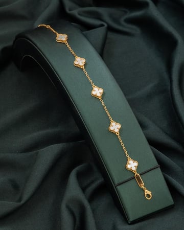 تصميم يحمل في بريقه أنوثة رقيقة