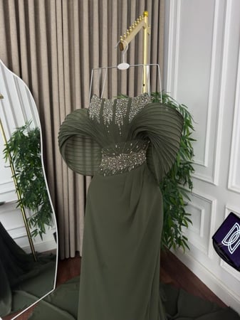 فستان سهره اللون  زيتي  جورجيت مطرز   من متجر جوهره LS FR